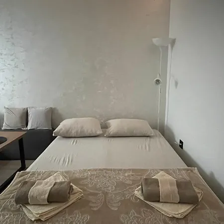 Apartment Silver Bg *